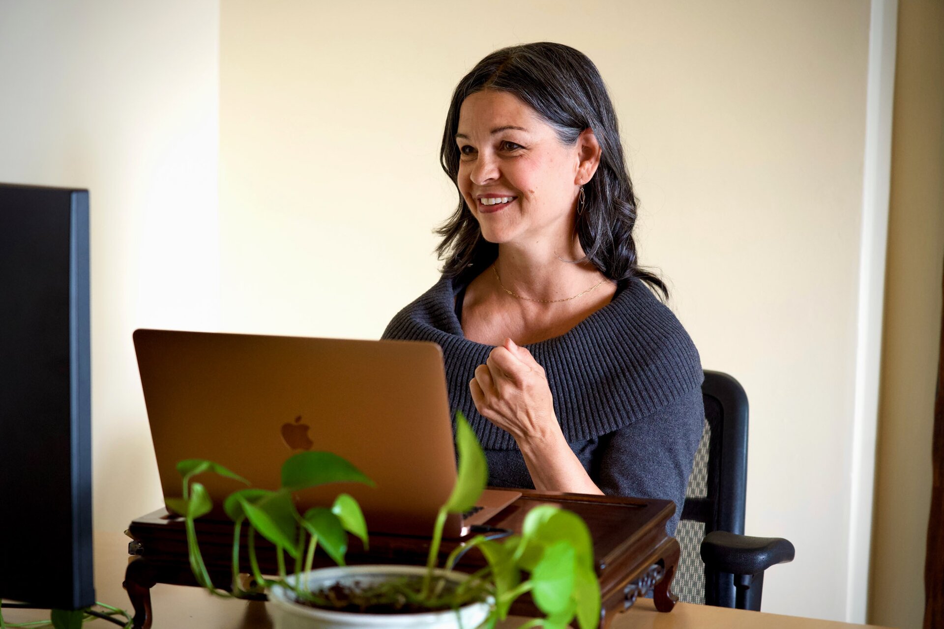 Molly Allison speaking with a client during a virtual consultation